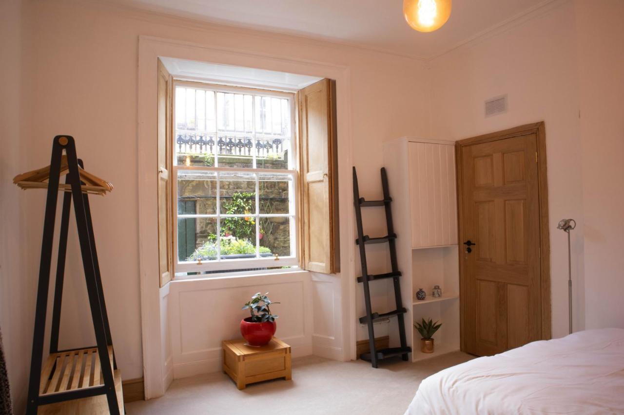 Elegant & Sunny 2bd Basement Stay, Edinburgh! Apartment EDI