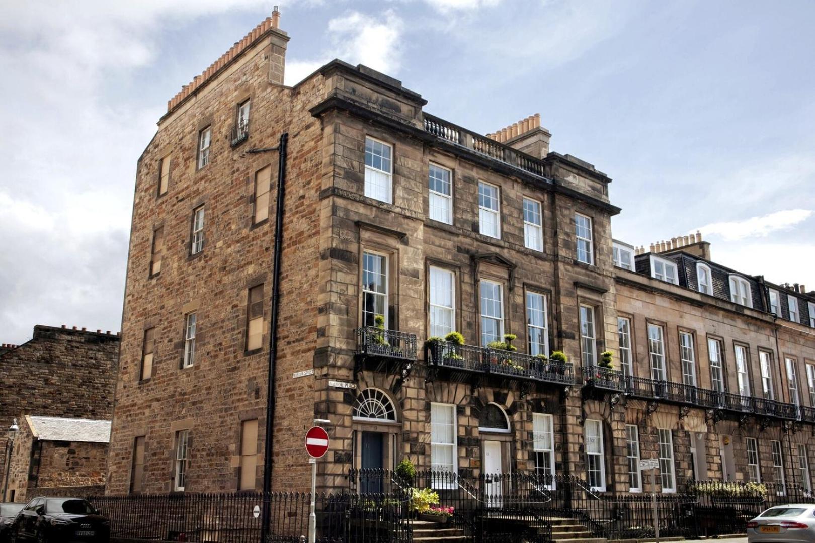 Apartment Elegant & Sunny 2bd Basement Stay, Edinburgh! *
