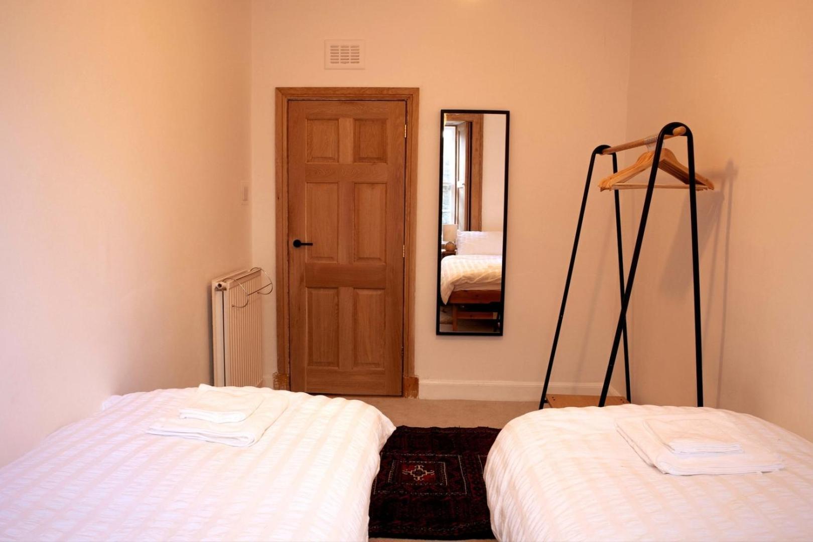Elegant & Sunny 2bd Basement Stay, Edinburgh! * Edinburgh