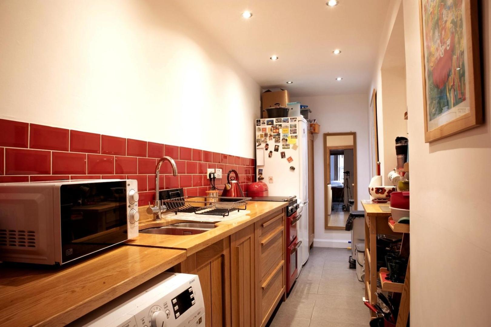 Apartment Elegant & Sunny 2bd Basement Stay, Edinburgh! *
